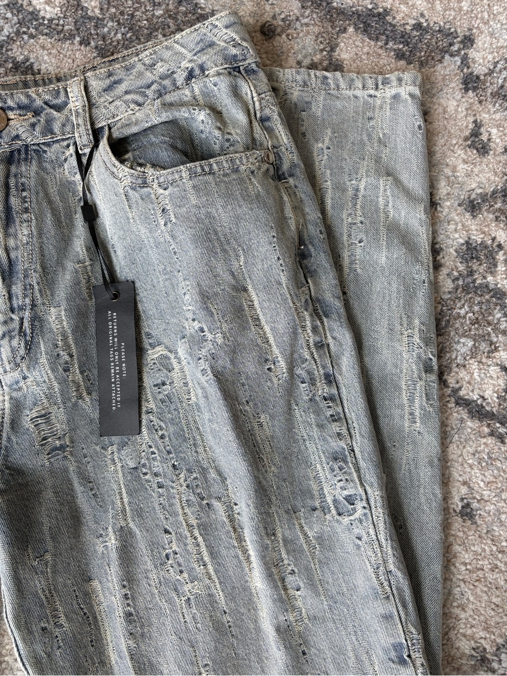 Manière De Voir Light Gray Acid-Wash Relaxed Jeans with Chain - Picture 10 of 11